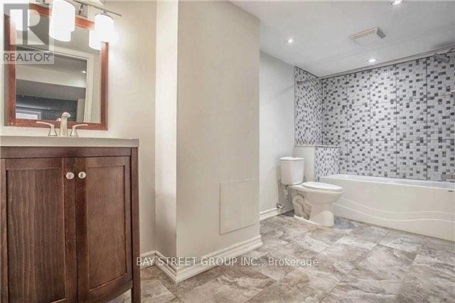 1011 Janette Street, Newmarket, ON - Indoor Photo Showing Bathroom