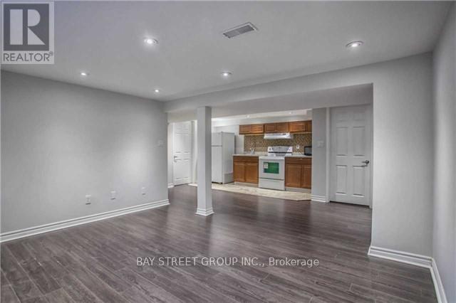 1011 Janette Street, Newmarket, ON - Indoor