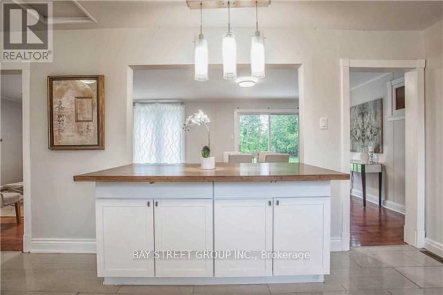 1011 Janette Street, Newmarket, ON - Indoor