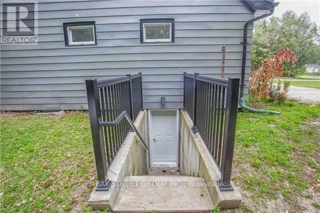 1011 Janette Street, Newmarket, ON - Outdoor With Exterior