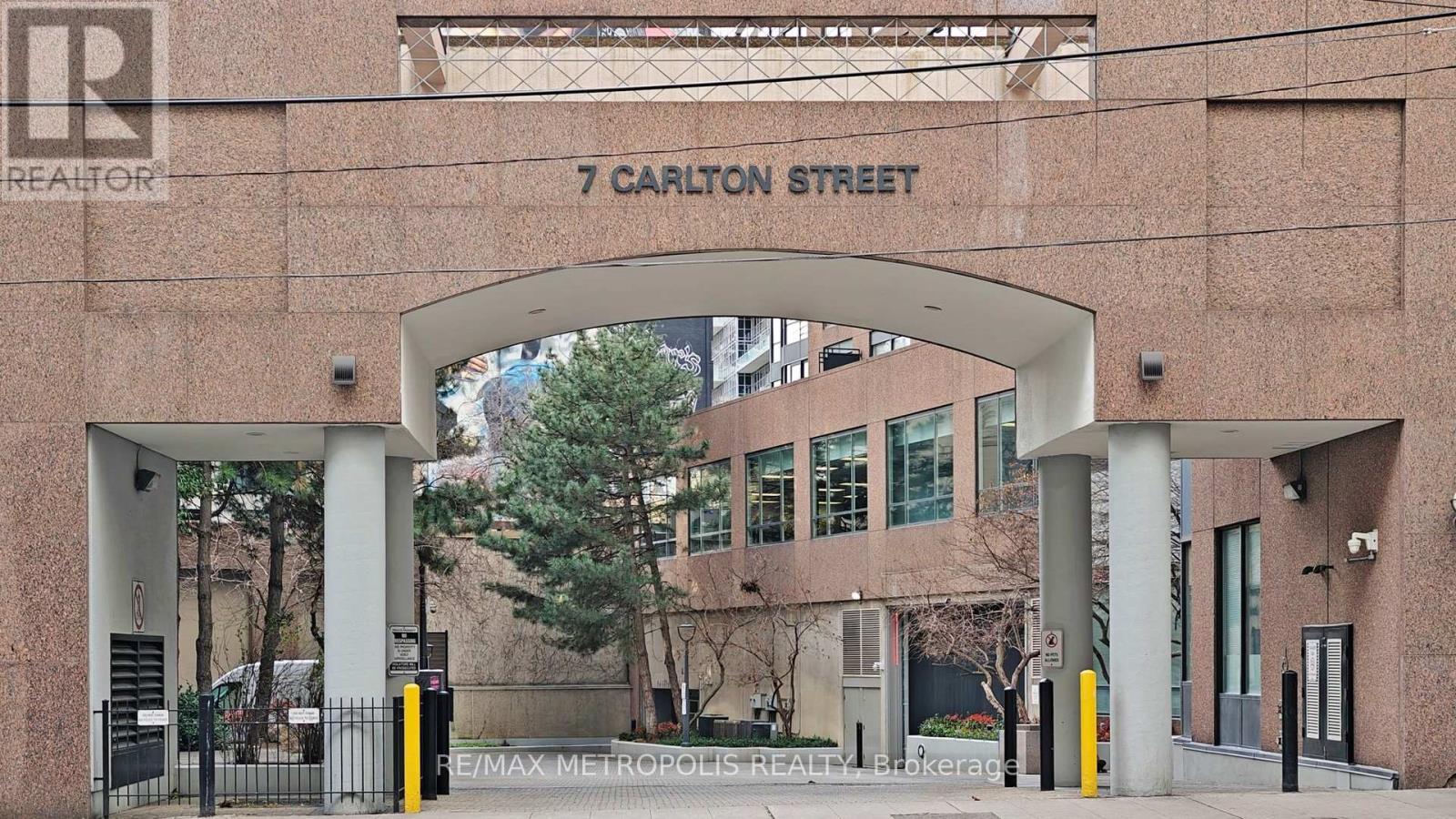 914 - 7 Carlton Street, Toronto, ON - Outdoor