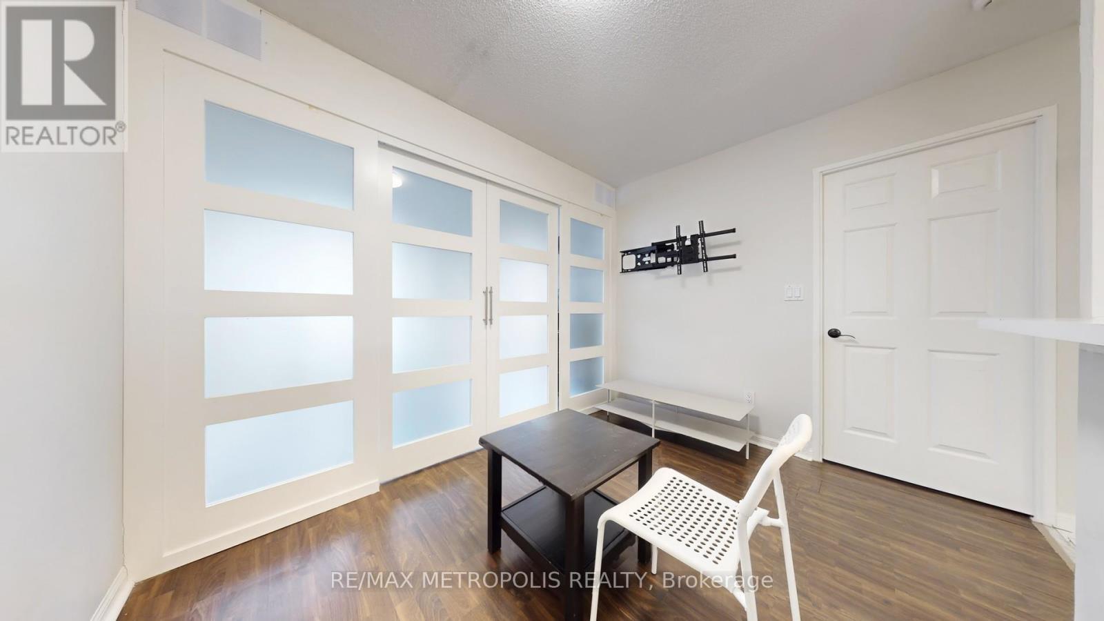 914 - 7 Carlton Street, Toronto, ON - Indoor