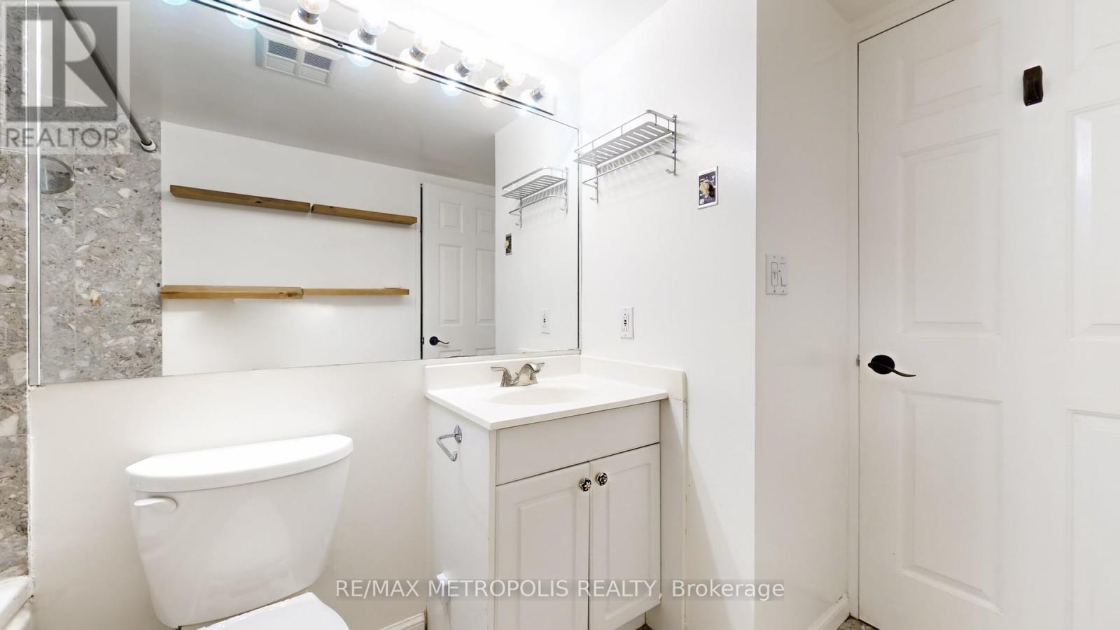 914 - 7 Carlton Street, Toronto, ON - Indoor Photo Showing Bathroom