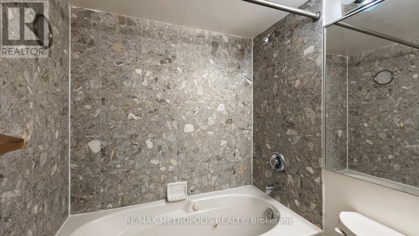 914 - 7 Carlton Street, Toronto, ON - Indoor Photo Showing Bathroom