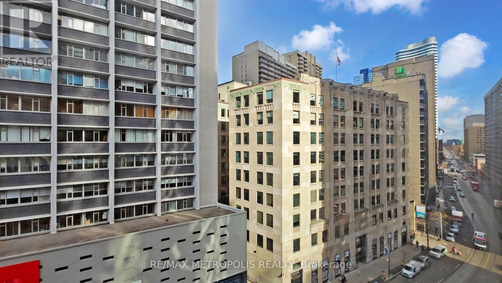 914 - 7 Carlton Street, Toronto, ON - Indoor