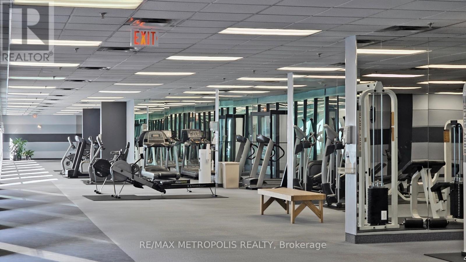 914 - 7 Carlton Street, Toronto, ON - Indoor Photo Showing Gym Room