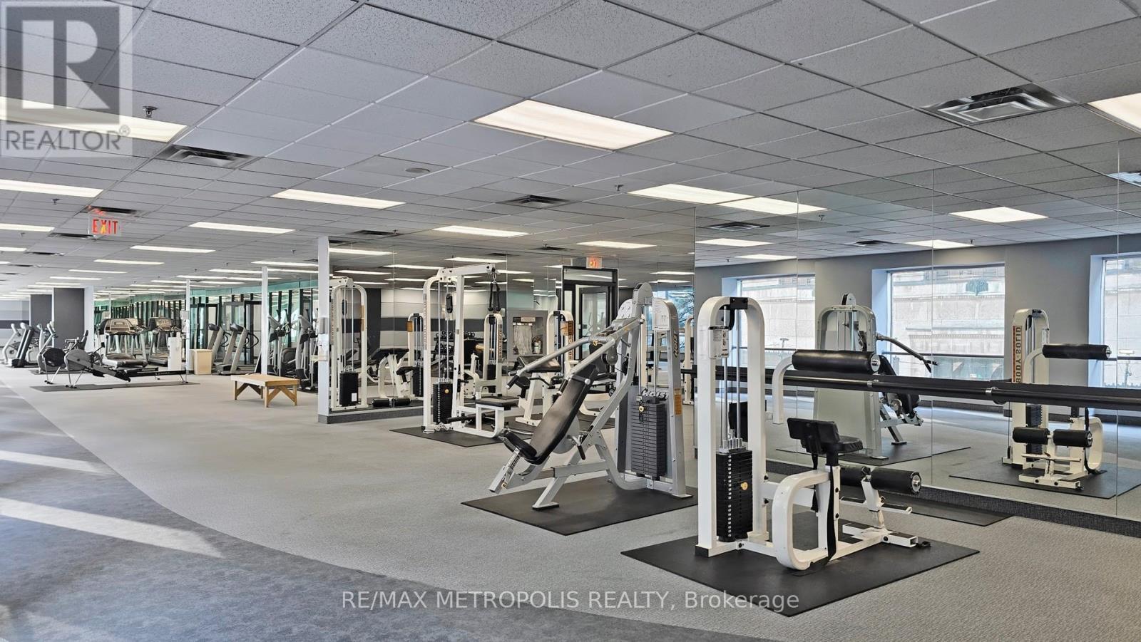 914 - 7 Carlton Street, Toronto, ON - Indoor Photo Showing Gym Room