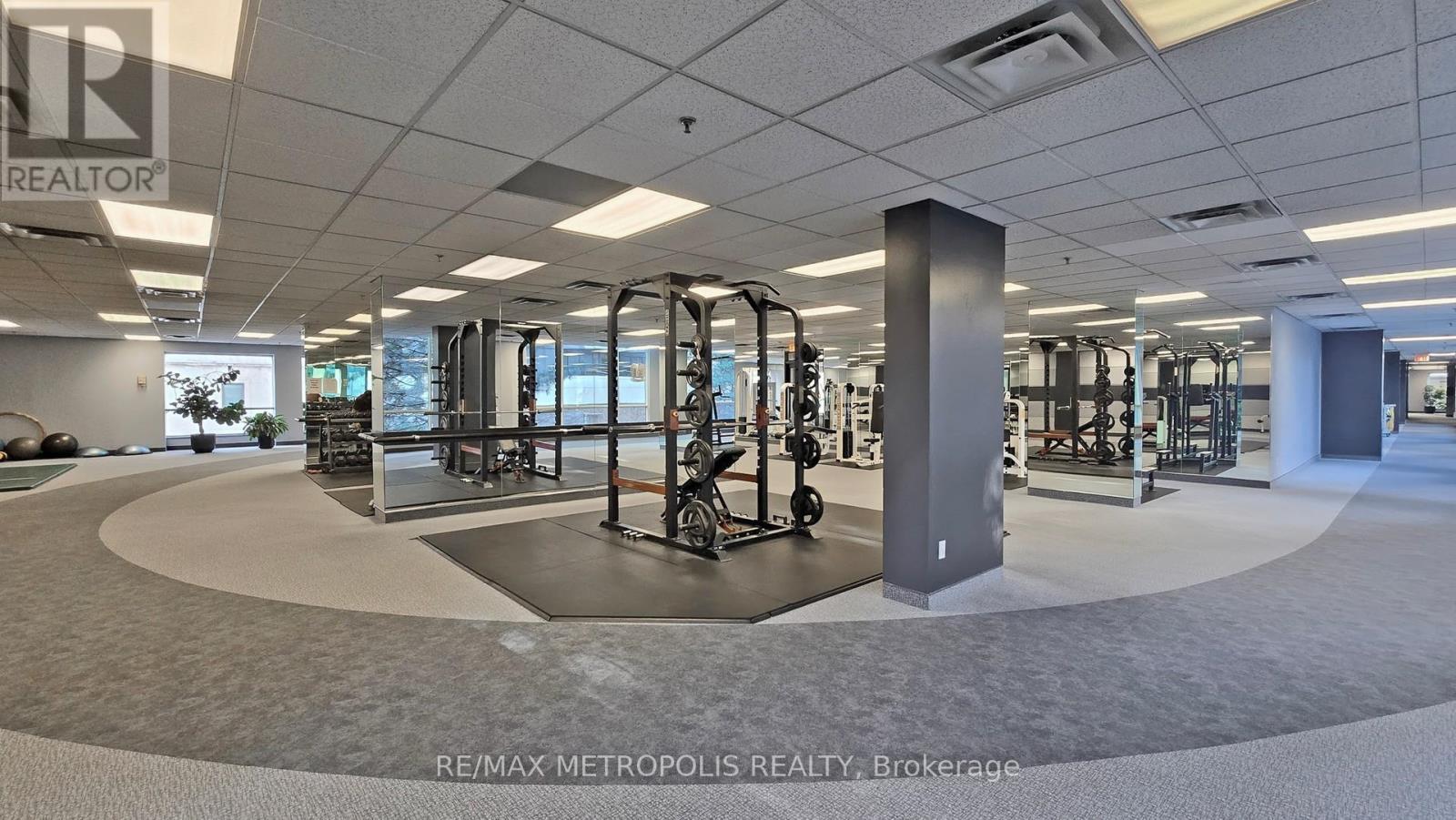 914 - 7 Carlton Street, Toronto, ON - Indoor Photo Showing Gym Room