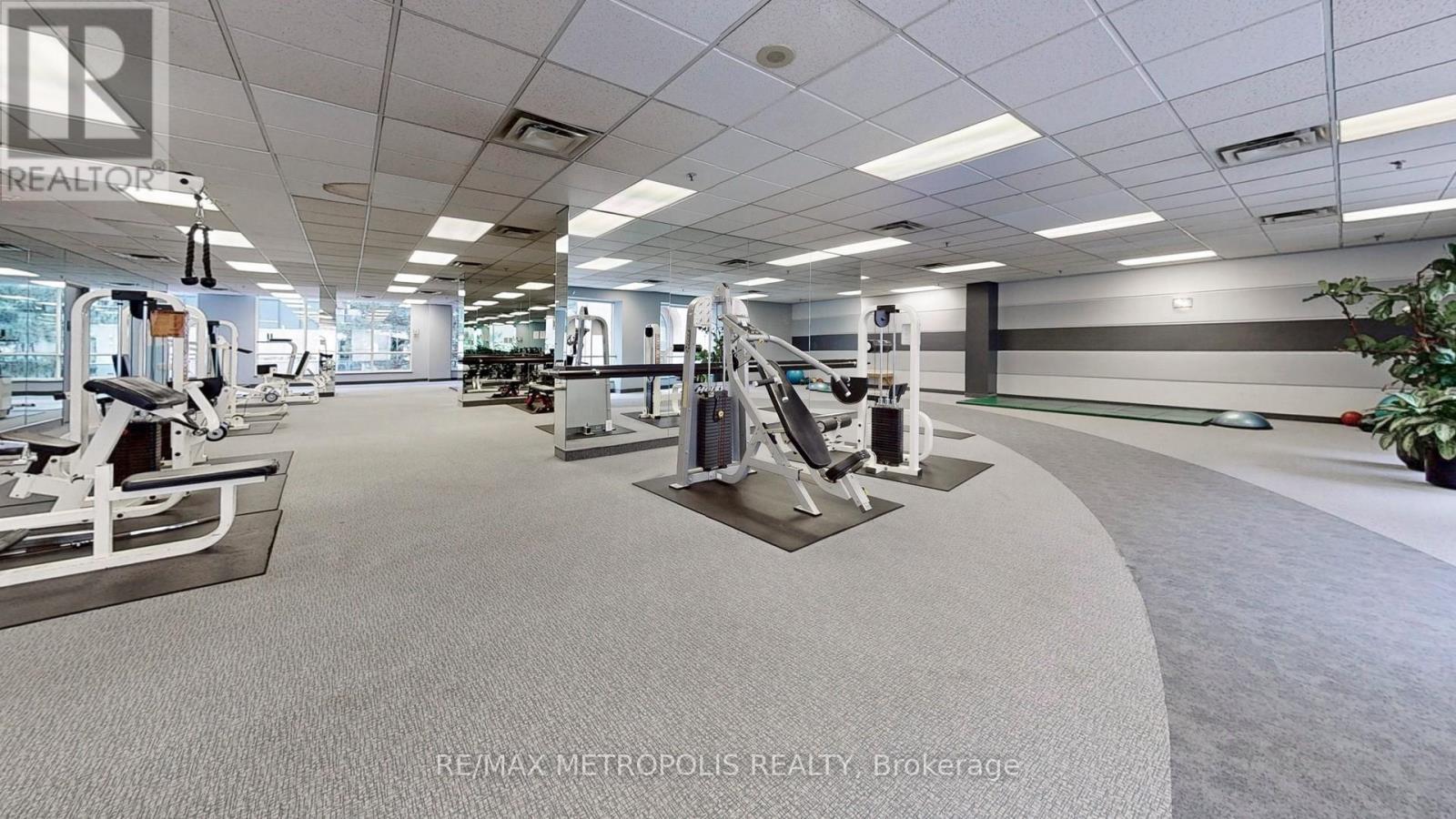 914 - 7 Carlton Street, Toronto, ON - Indoor Photo Showing Gym Room
