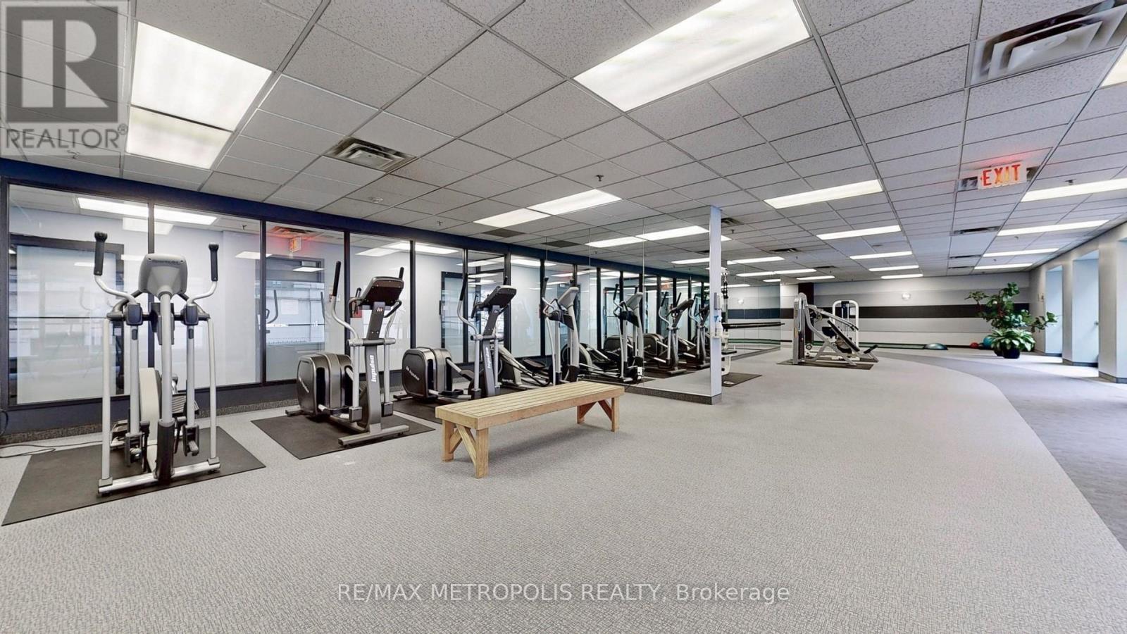 914 - 7 Carlton Street, Toronto, ON - Indoor Photo Showing Gym Room
