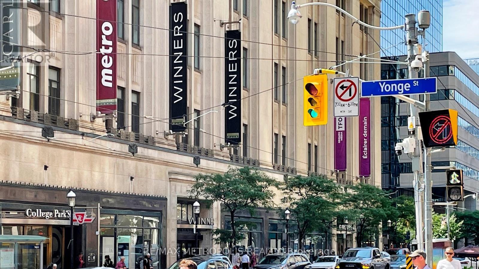 914 - 7 Carlton Street, Toronto, ON - Indoor