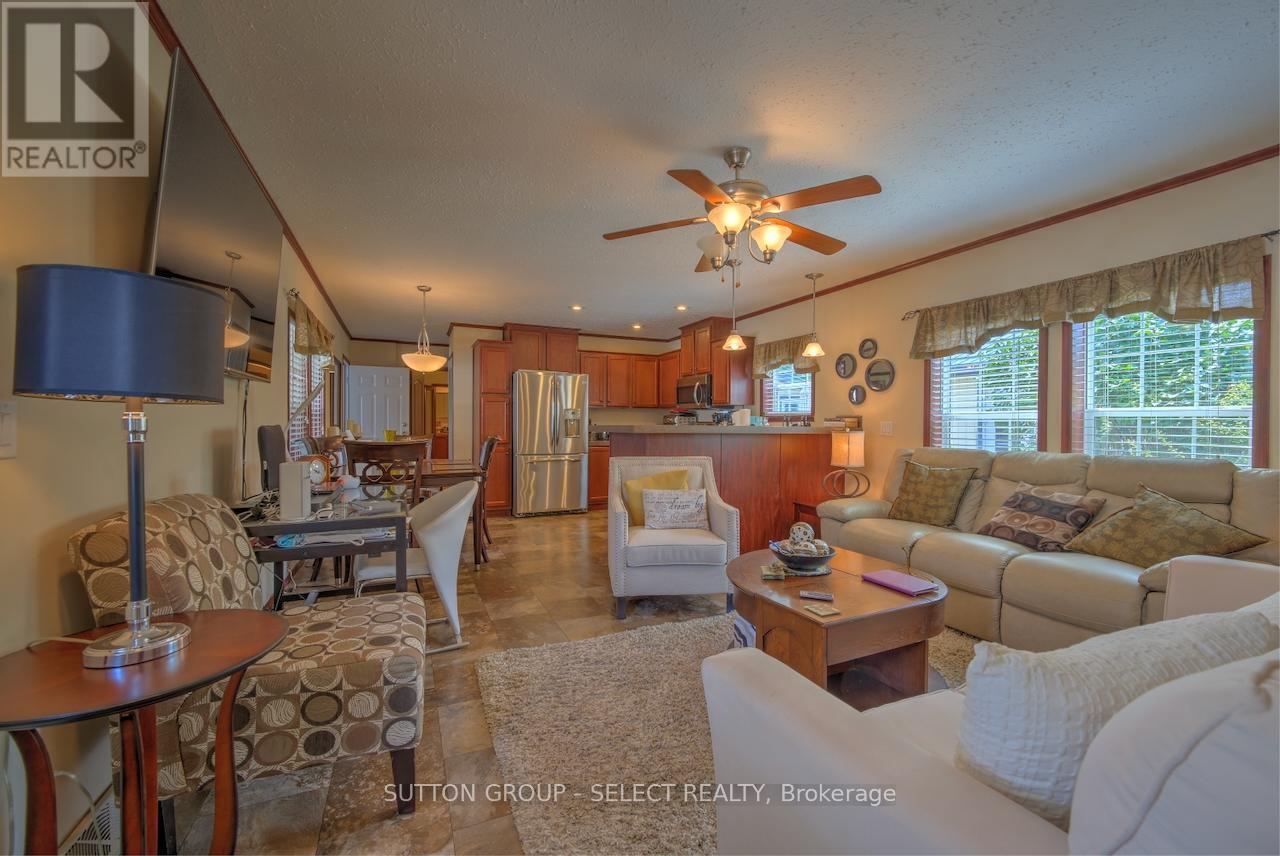 10 Caribbean Lane, Bluewater (Dashwood), ON - Indoor Photo Showing Living Room
