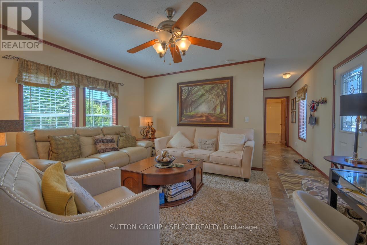 10 Caribbean Lane, Bluewater (Dashwood), ON - Indoor Photo Showing Living Room