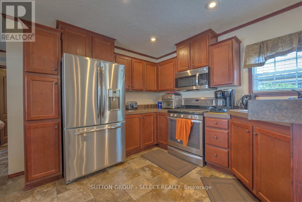 10 Caribbean Lane, Bluewater (Dashwood), ON - Indoor Photo Showing Kitchen
