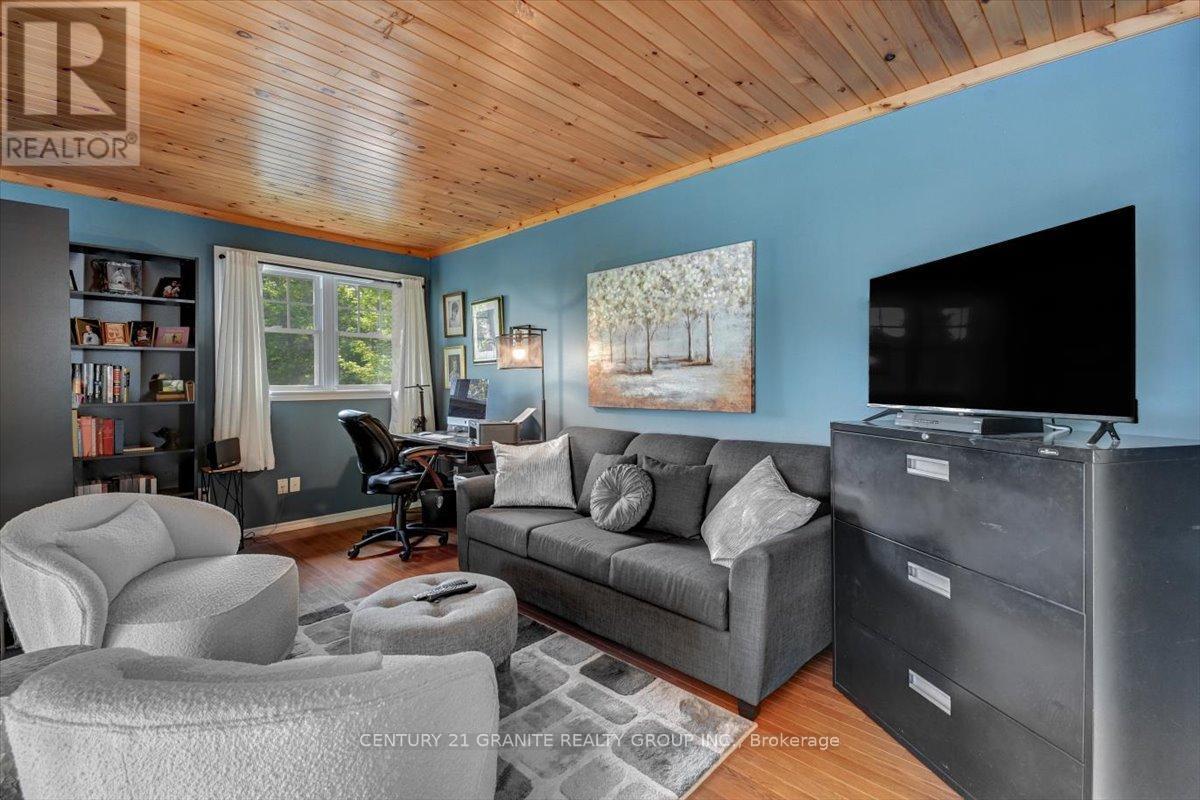 183 Fell Road, Hastings Highlands (Herschel Ward), ON - Indoor Photo Showing Living Room