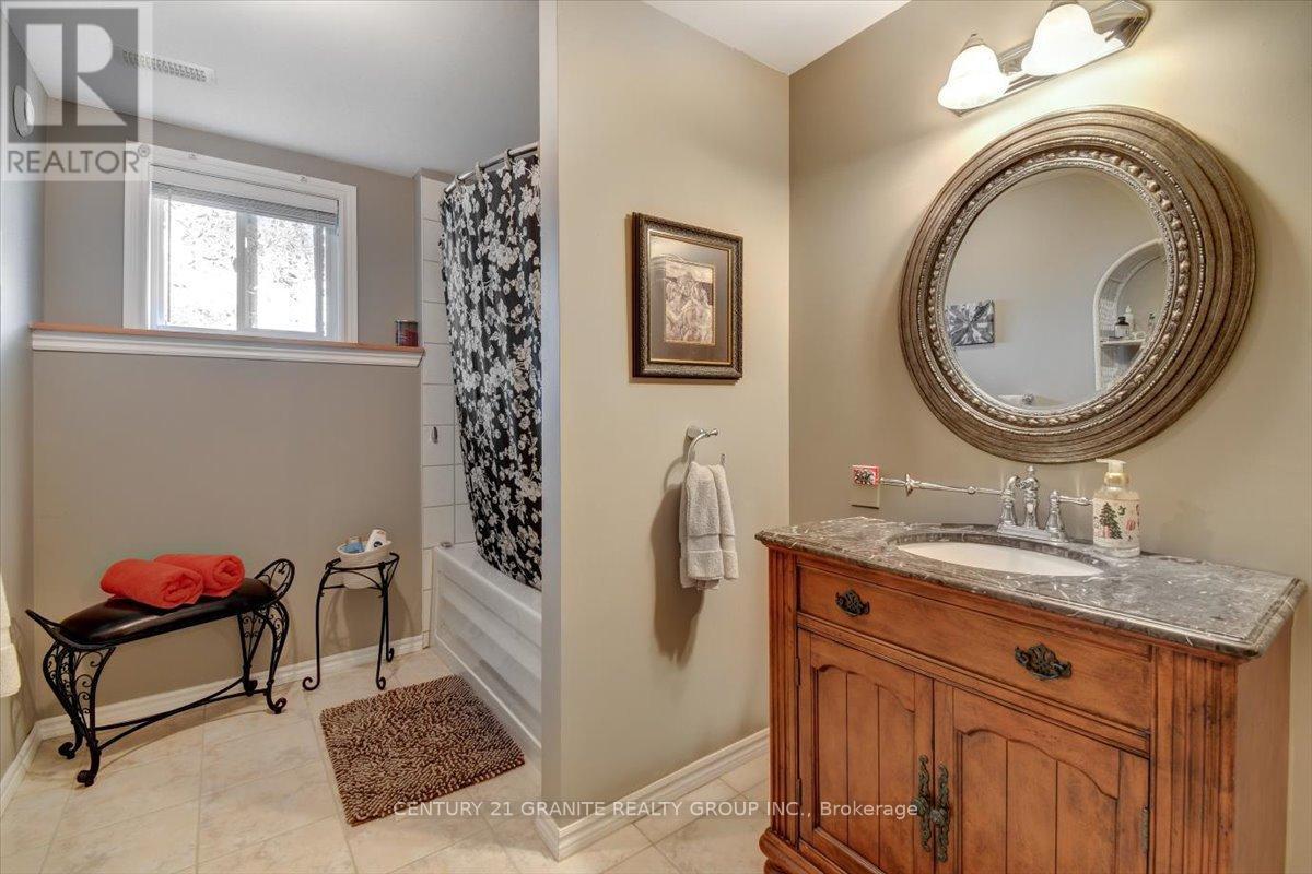 183 Fell Road, Hastings Highlands (Herschel Ward), ON - Indoor Photo Showing Bathroom