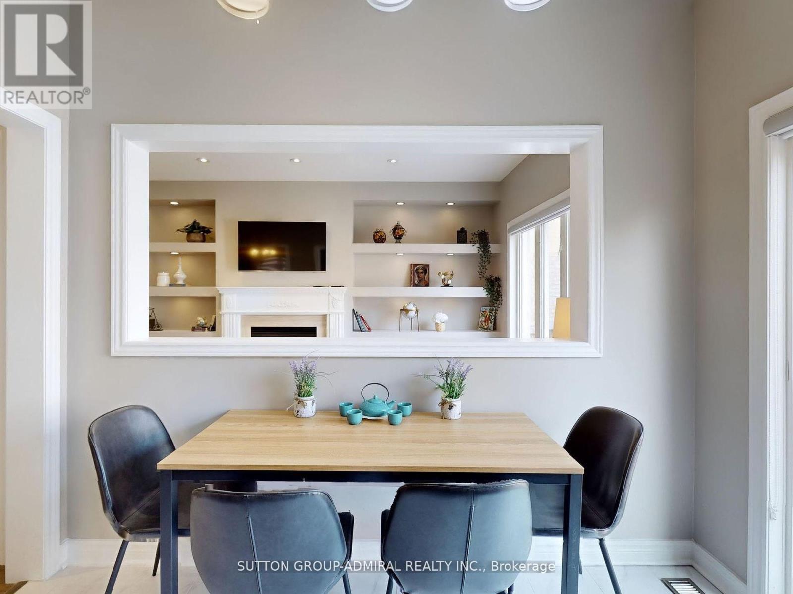 25 D'Eva Drive, Vaughan, ON - Indoor Photo Showing Dining Room