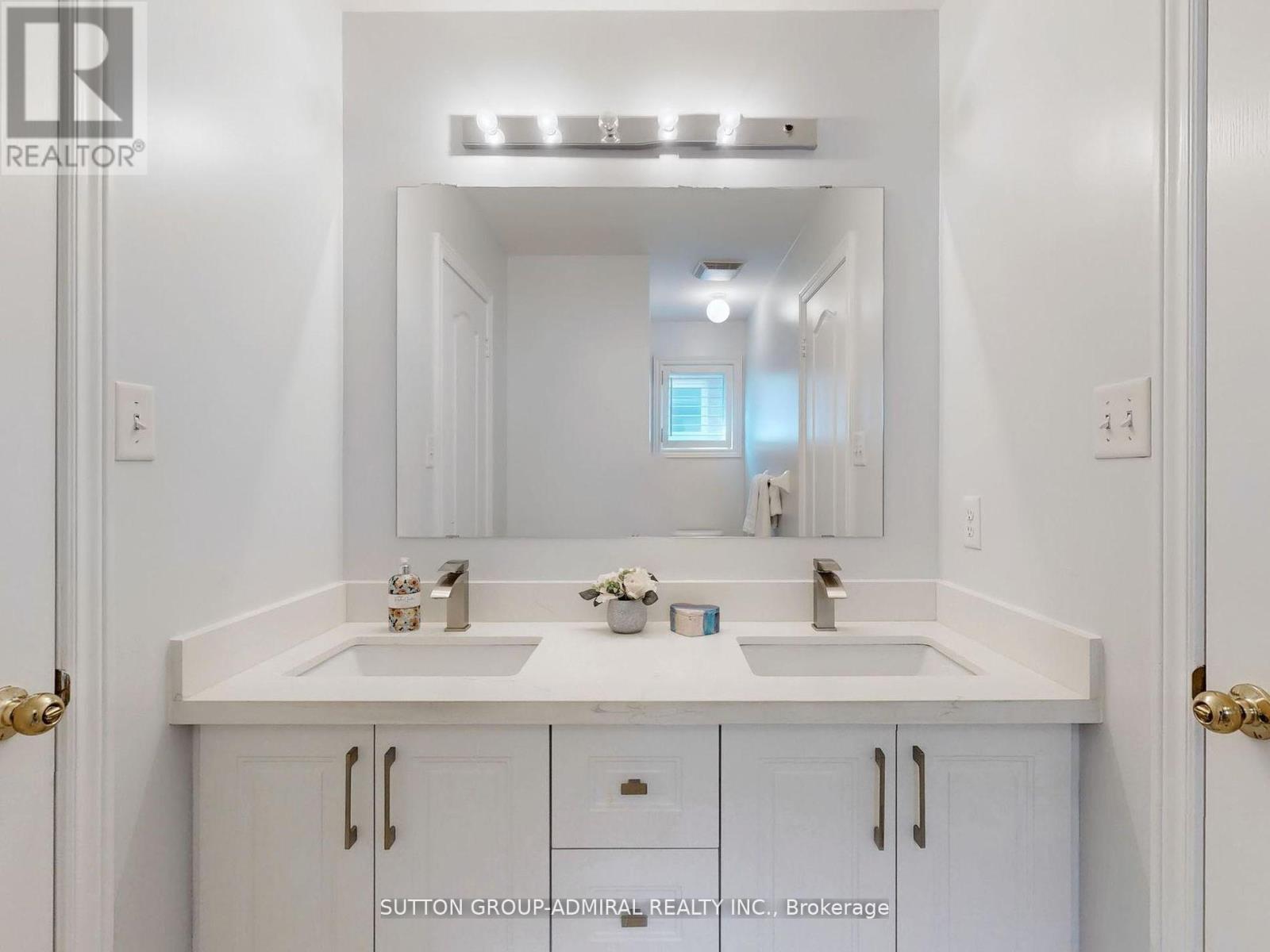 25 D'Eva Drive, Vaughan, ON - Indoor Photo Showing Bathroom
