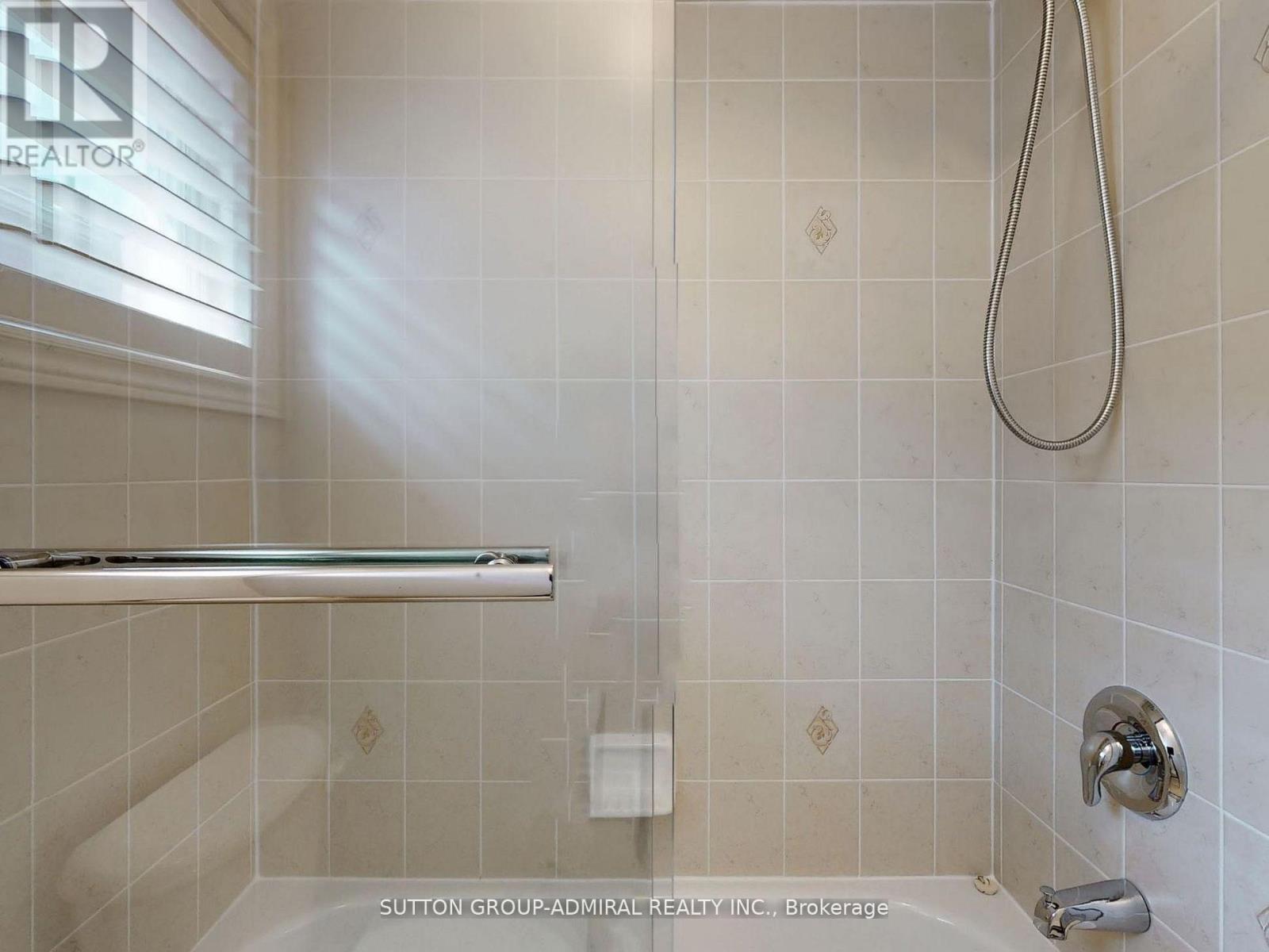 25 D'Eva Drive, Vaughan, ON - Indoor Photo Showing Bathroom