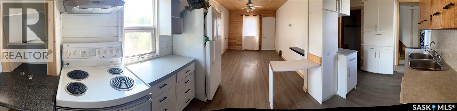 201 2Nd A Street W, Chamberlain, SK - Indoor Photo Showing Laundry Room