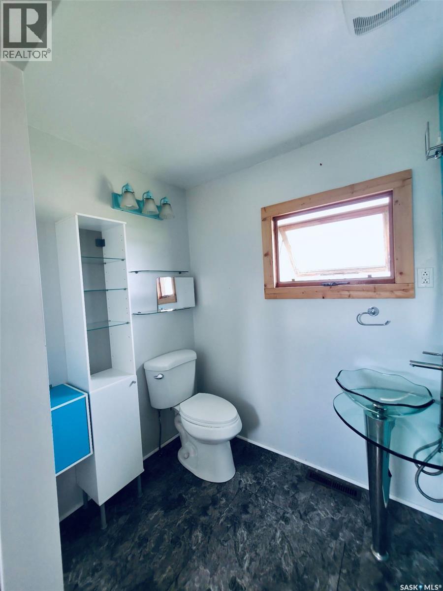 201 2Nd A Street W, Chamberlain, SK - Indoor Photo Showing Bathroom