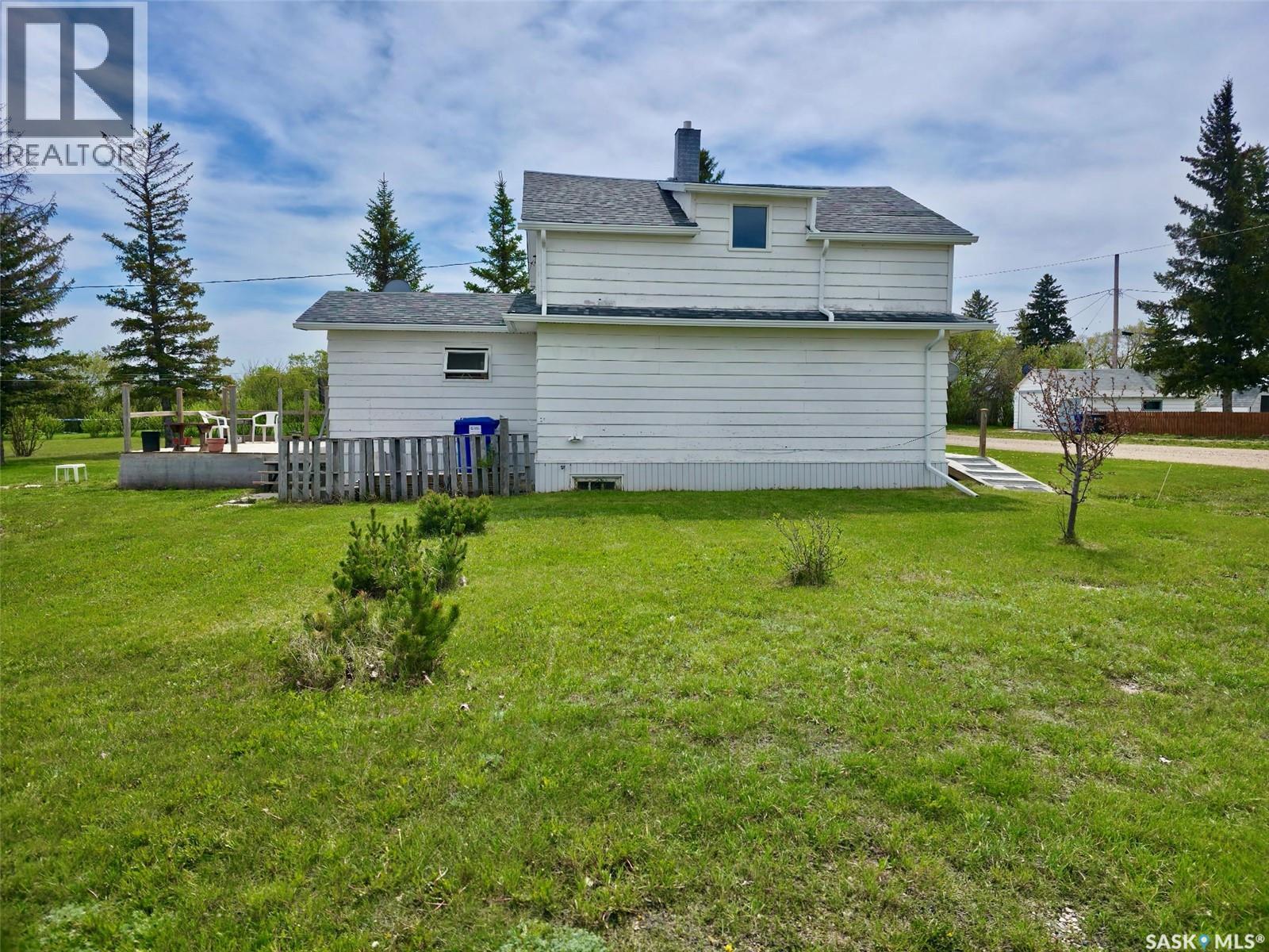 201 2Nd A Street W, Chamberlain, SK - Outdoor