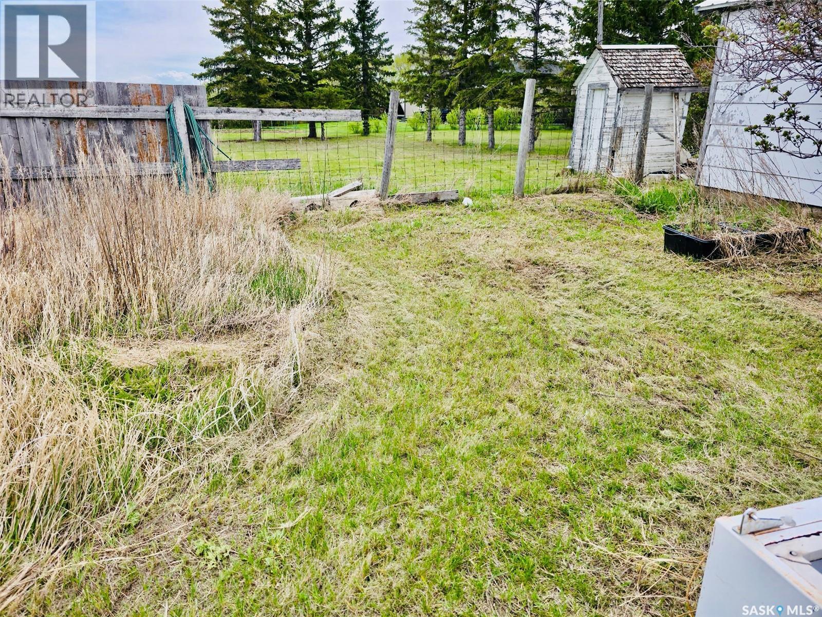 201 2Nd A Street W, Chamberlain, SK - Outdoor