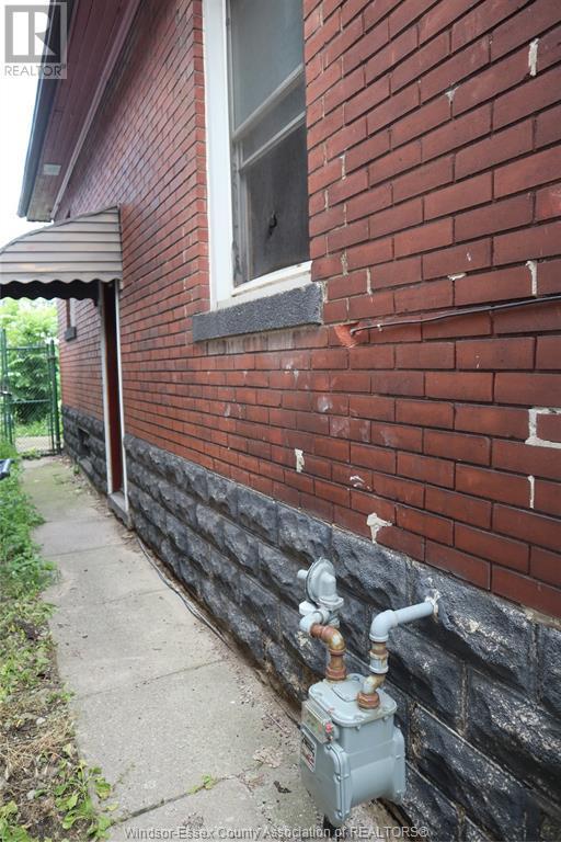 1050 Drouillard St, Windsor, ON - Outdoor With Exterior