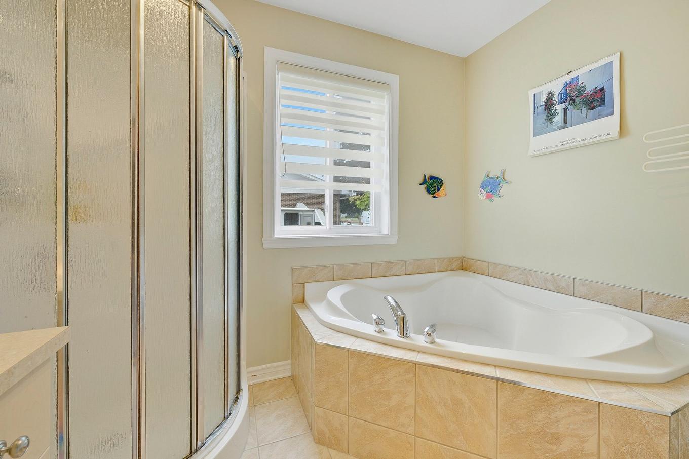 Bathroom - 454 Rue Lafleur, Brownsburg-Chatham, QC - Indoor Photo Showing Bathroom