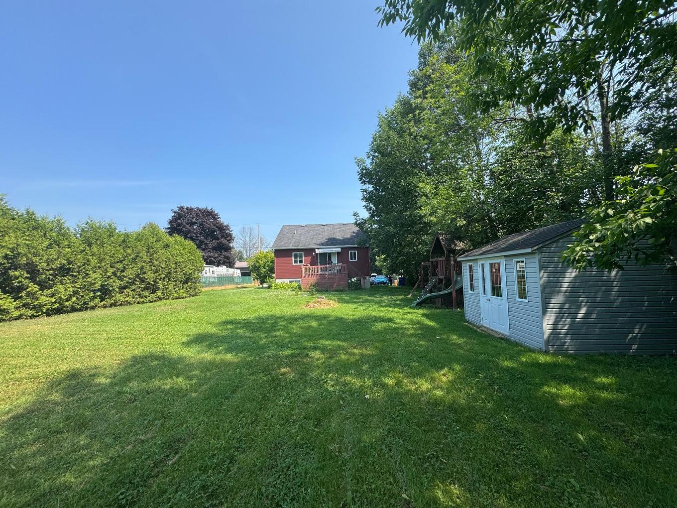 Backyard - 454 Rue Lafleur, Brownsburg-Chatham, QC - Outdoor