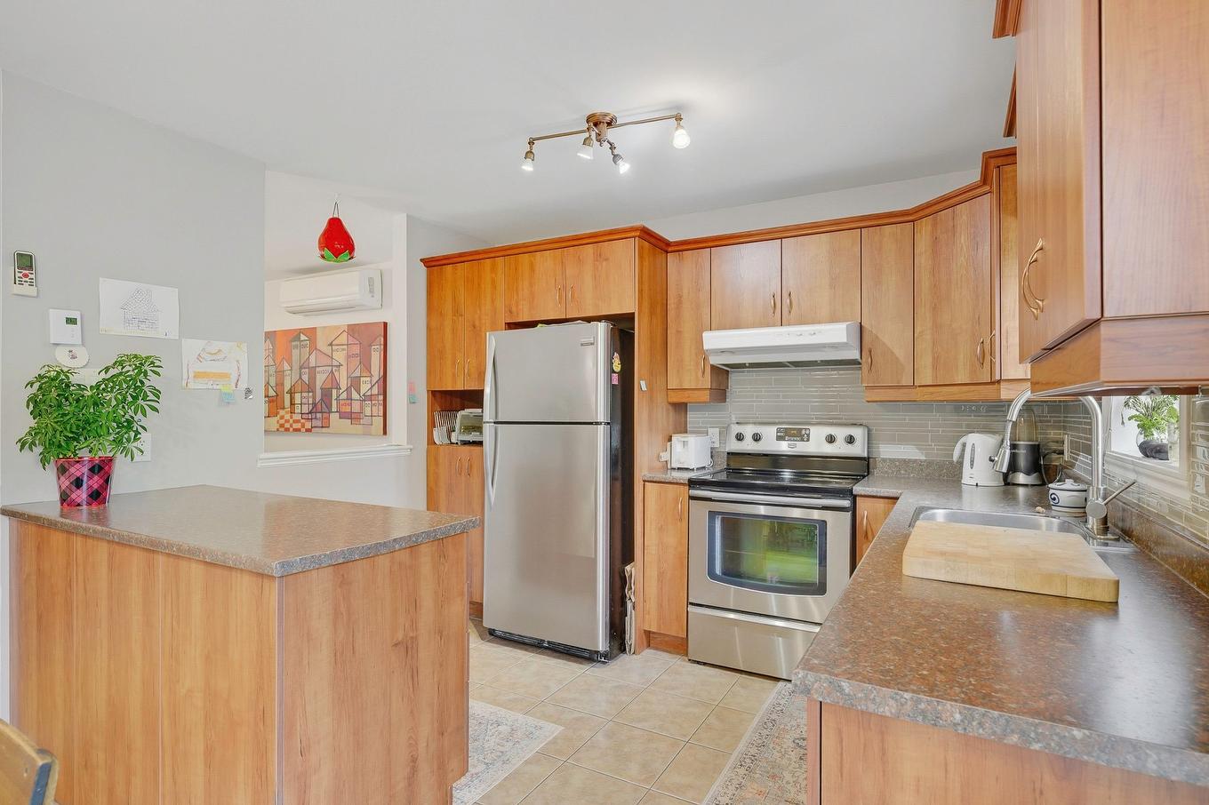 Kitchen - 454 Rue Lafleur, Brownsburg-Chatham, QC - Indoor Photo Showing Kitchen