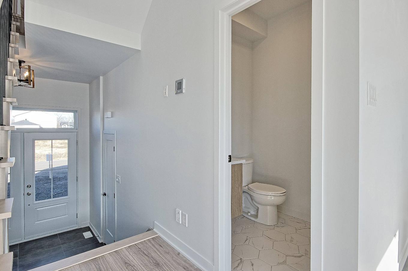 Overall view - Rue Du Quai, Saint-Louis-De-Gonzague, QC - Indoor Photo Showing Bathroom