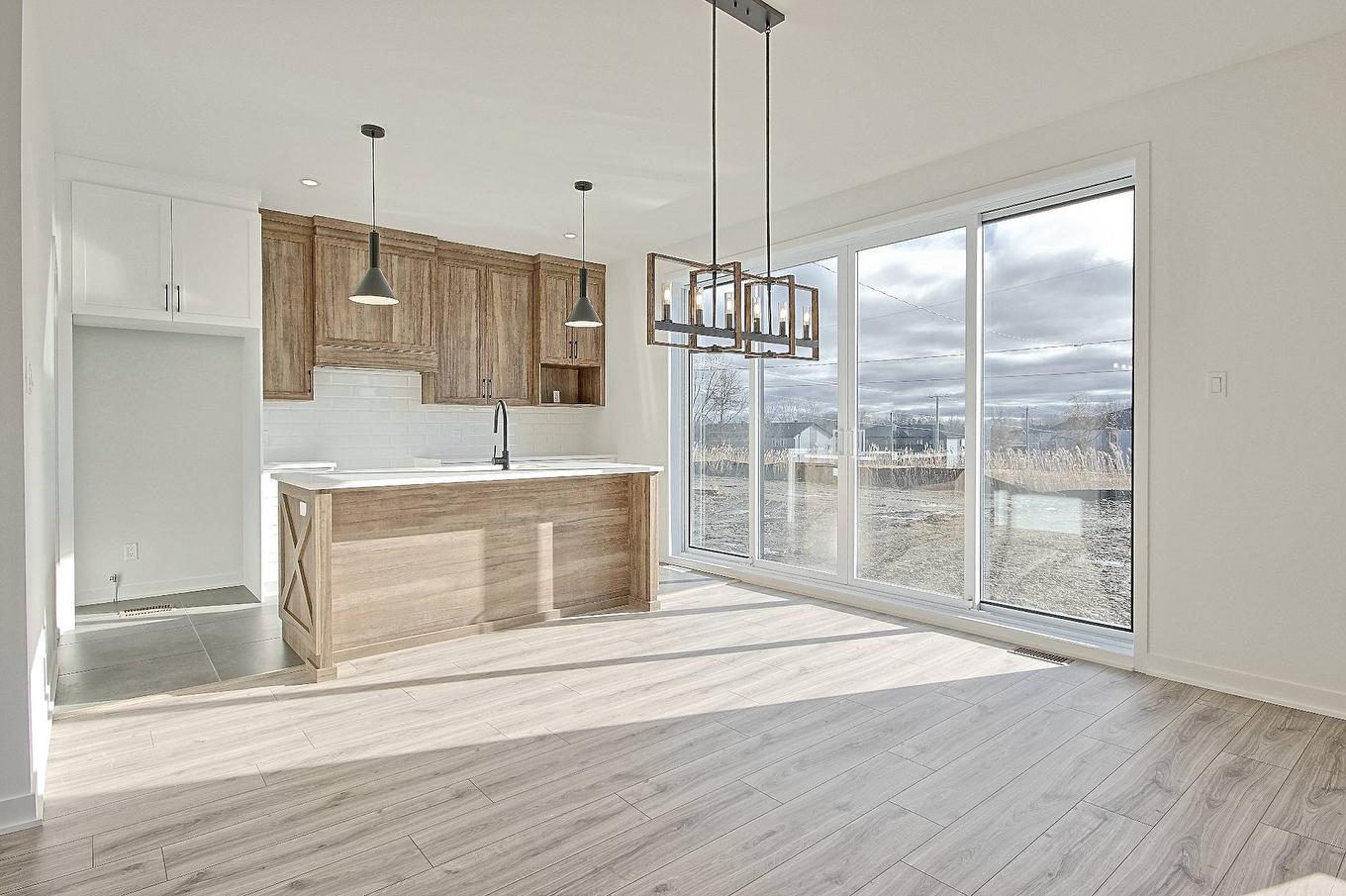 Dining room - Rue Du Quai, Saint-Louis-De-Gonzague, QC - Indoor
