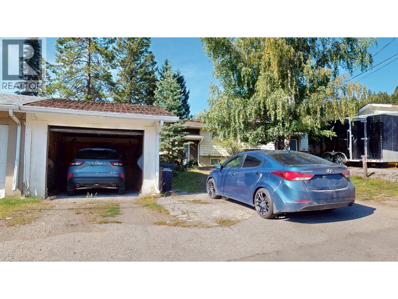 2016 Alder Street, Elkford, BC - Outdoor