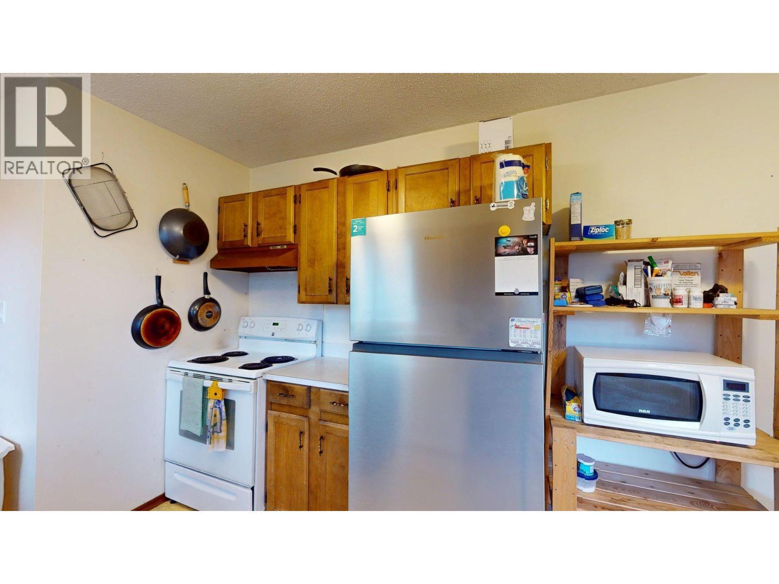 2016 Alder Street, Elkford, BC - Indoor Photo Showing Kitchen