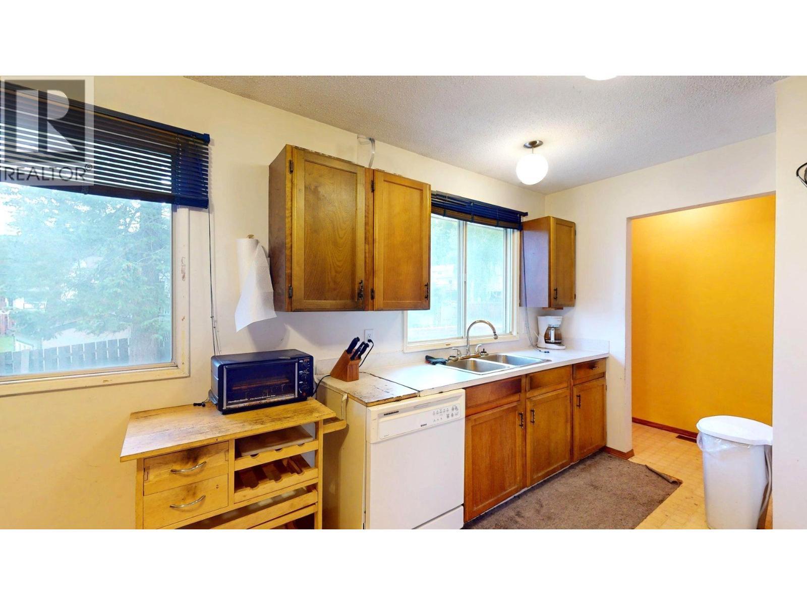 2016 Alder Street, Elkford, BC - Indoor Photo Showing Kitchen With Double Sink