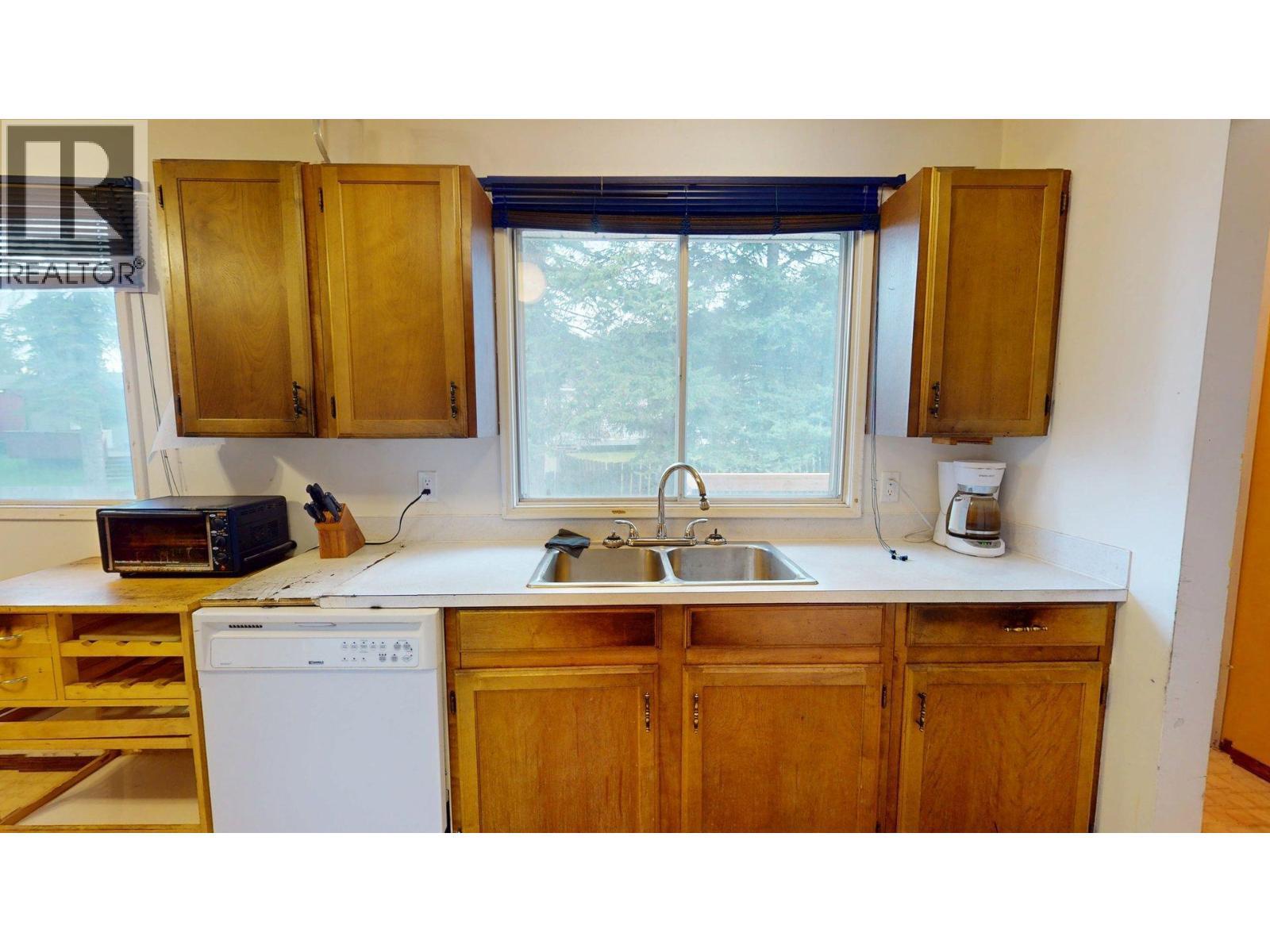 2016 Alder Street, Elkford, BC - Indoor Photo Showing Kitchen With Double Sink