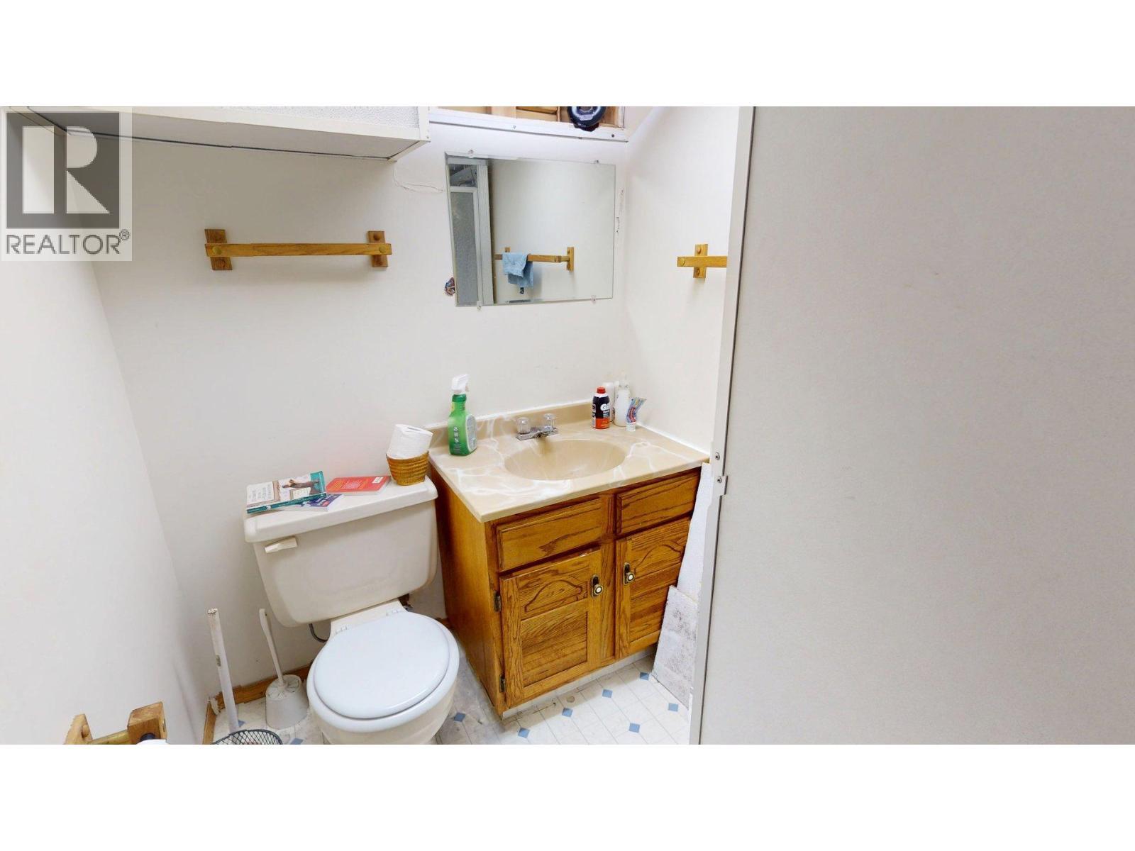 2016 Alder Street, Elkford, BC - Indoor Photo Showing Bathroom