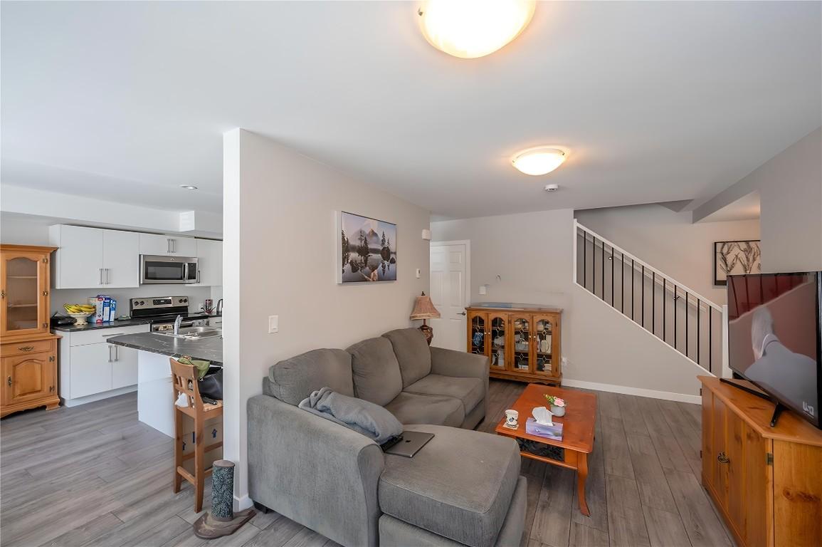 123-1458 Penticton Avenue, Penticton, BC - Indoor Photo Showing Other Room