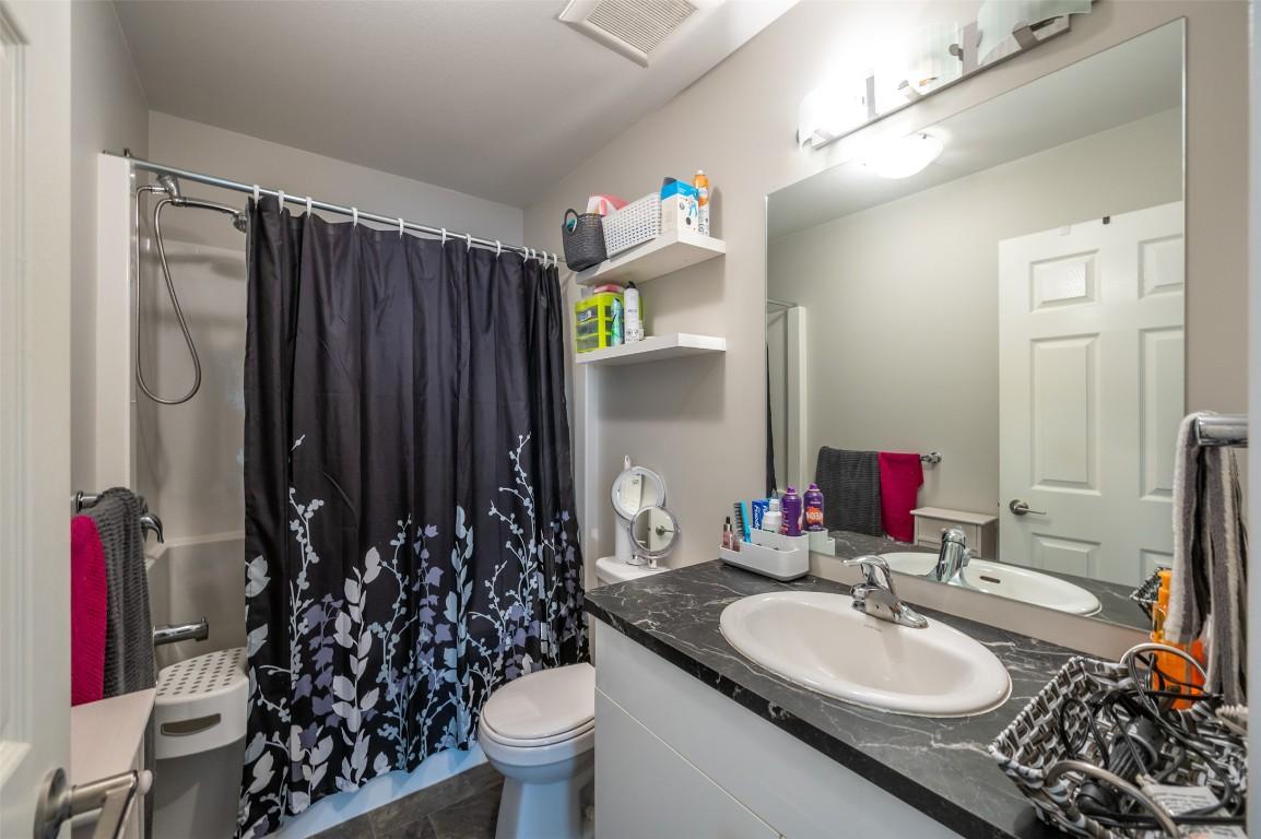 123-1458 Penticton Avenue, Penticton, BC - Indoor Photo Showing Bathroom