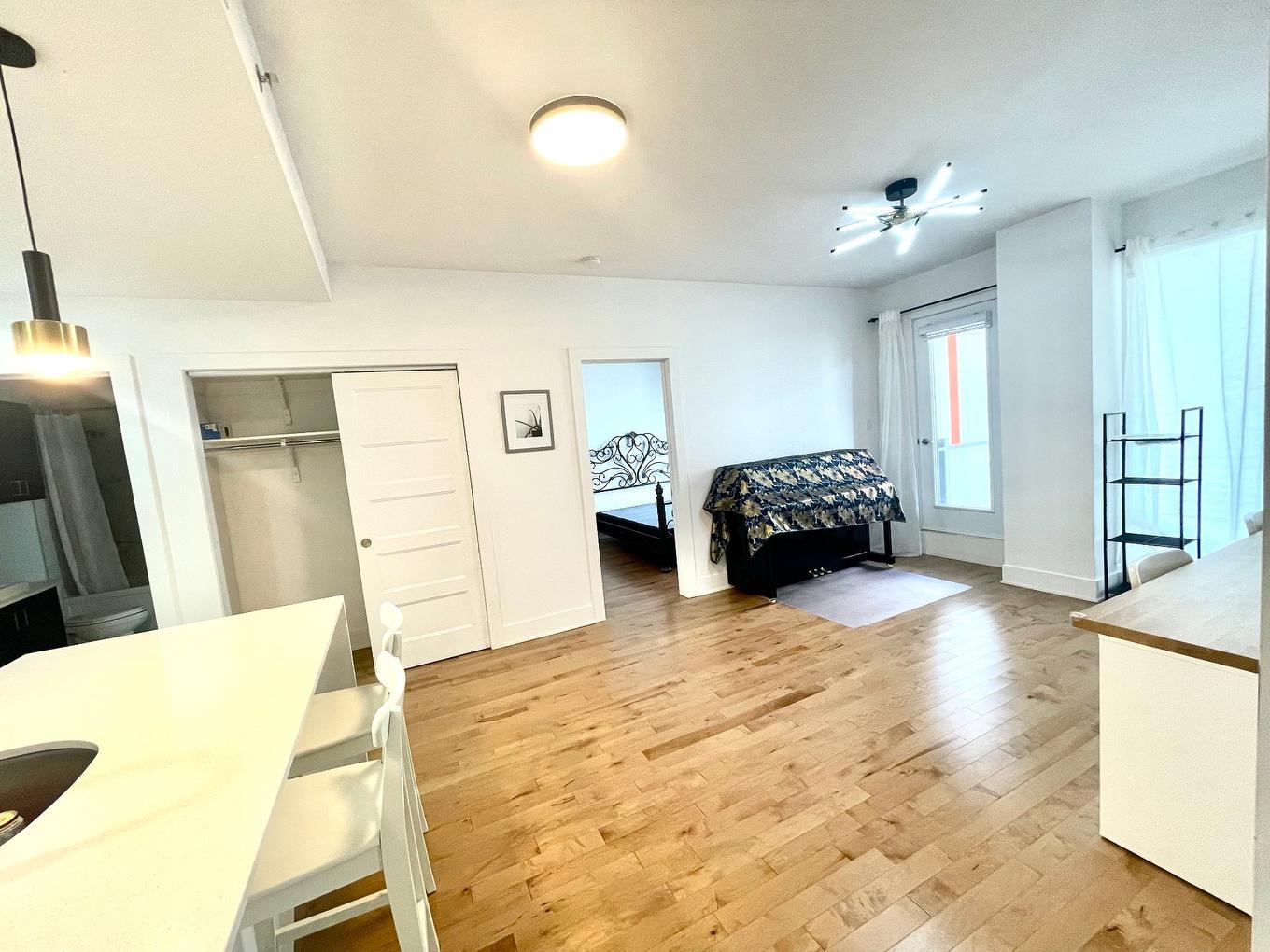 Salon - 211-3950 Rue Sherbrooke E., Montréal (Mercier/Hochelaga-Maisonneuve), QC - Indoor