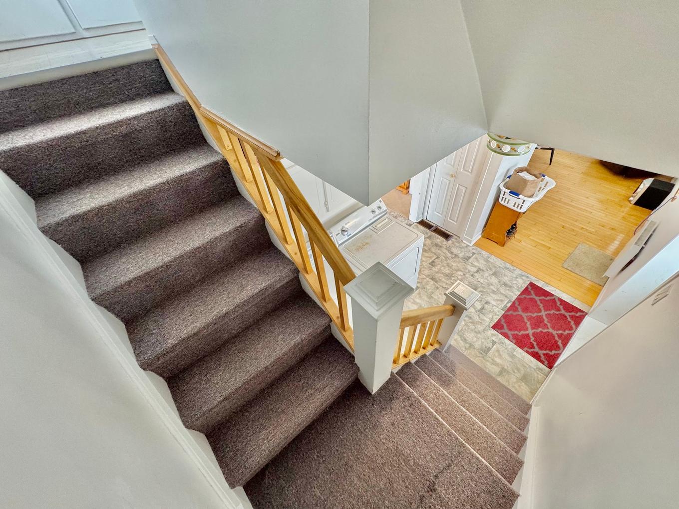 Staircase - 44 Ch. Du Quai S., Les Îles-De-La-Madeleine, QC - Indoor Photo Showing Other Room