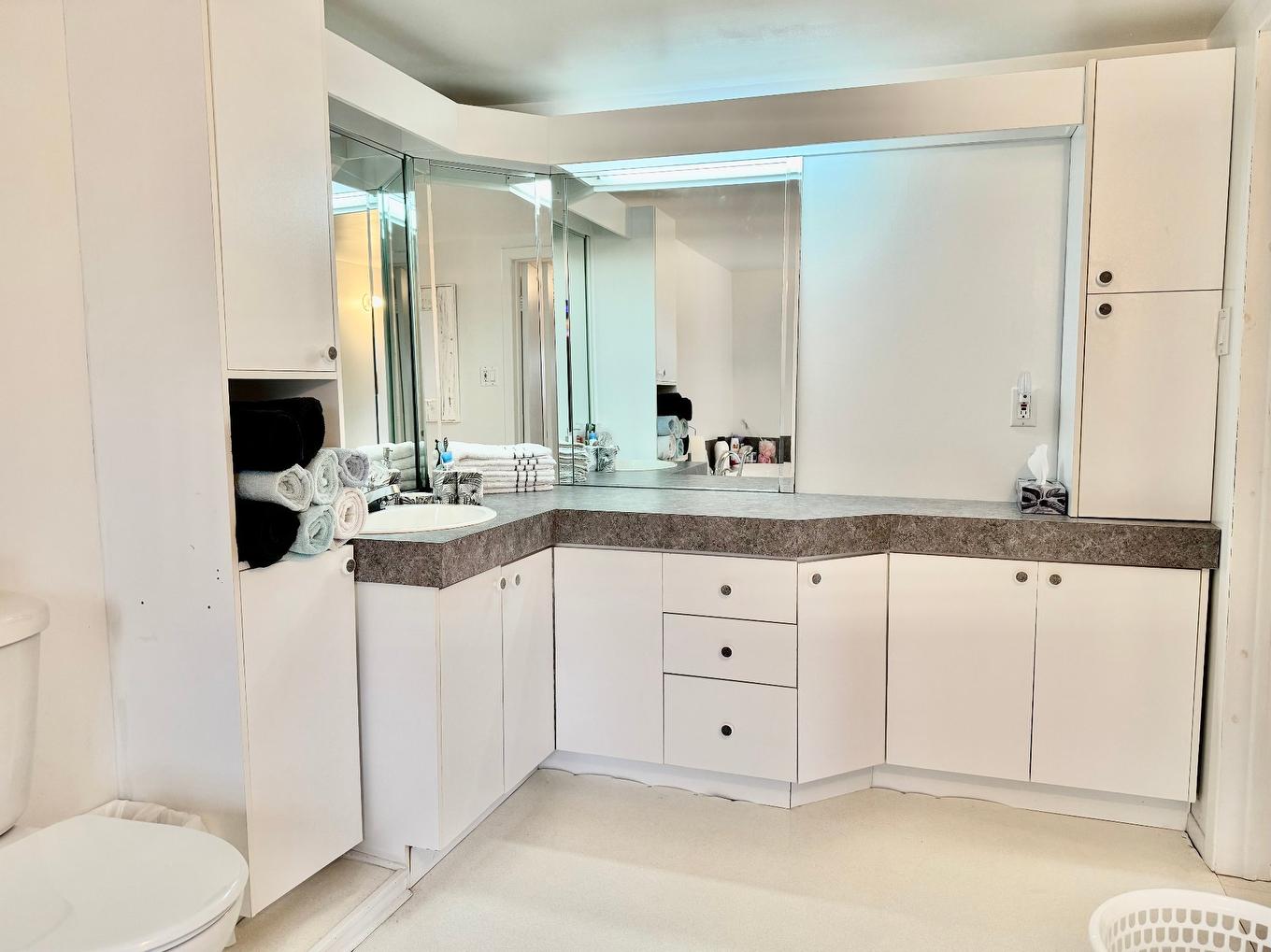 Bathroom - 44 Ch. Du Quai S., Les Îles-De-La-Madeleine, QC - Indoor Photo Showing Bathroom