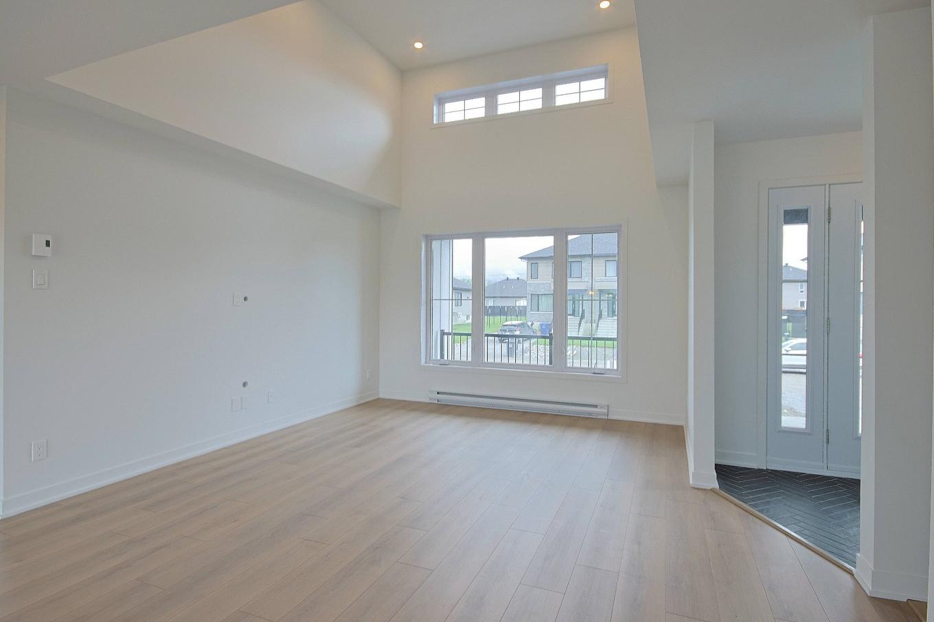 Salon - Rue Du Quai, Saint-Louis-De-Gonzague, QC - Indoor Photo Showing Other Room