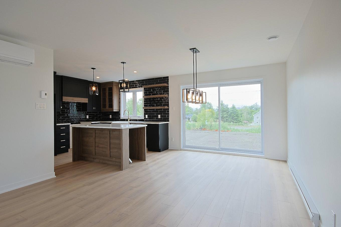 Salle à manger - Rue Du Quai, Saint-Louis-De-Gonzague, QC - Indoor Photo Showing Kitchen