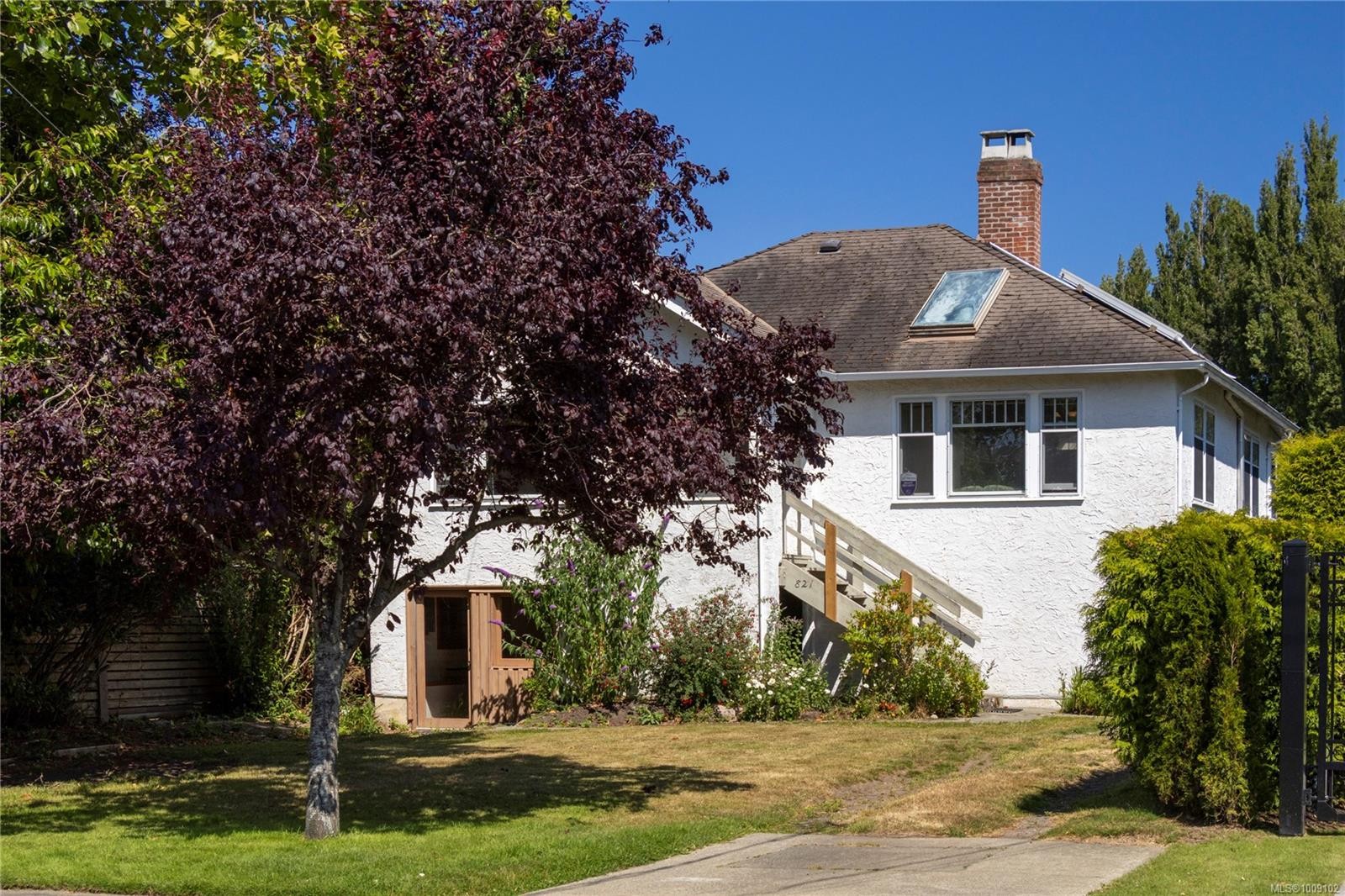 821 Newport Ave, Oak Bay, BC