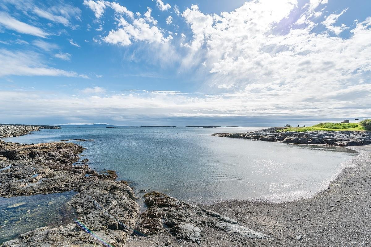 821 Newport Ave, Oak Bay, BC