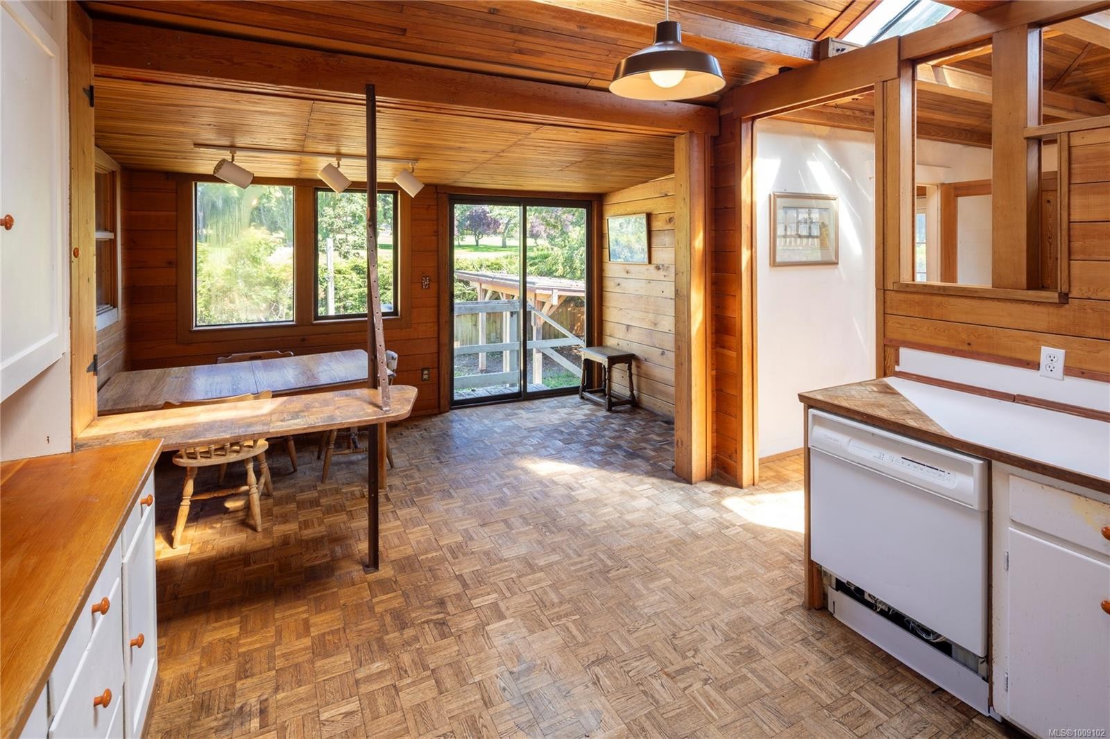 821 Newport Ave, Oak Bay, BC