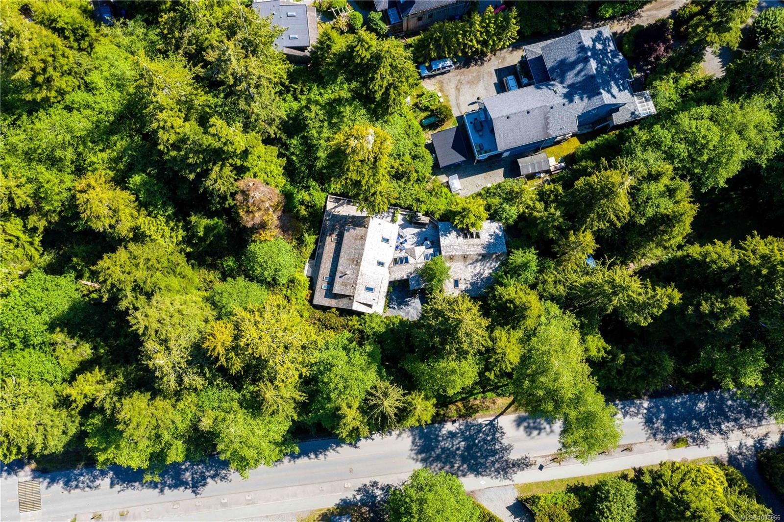 1180 Lynn Rd, Tofino, BC