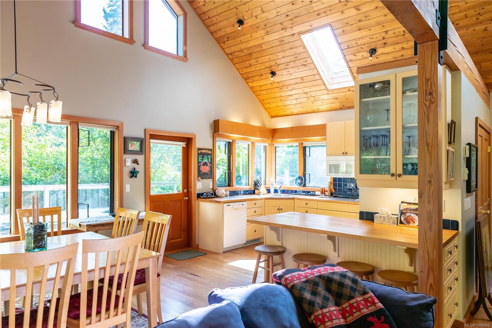 1180 Lynn Rd, Tofino, BC